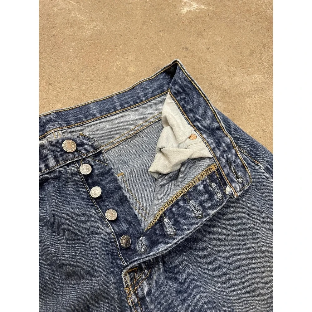 Levis 501 Jeans Mens 33x32 Medium‎ Wash Blue Straight Leg Button Fly Distressed